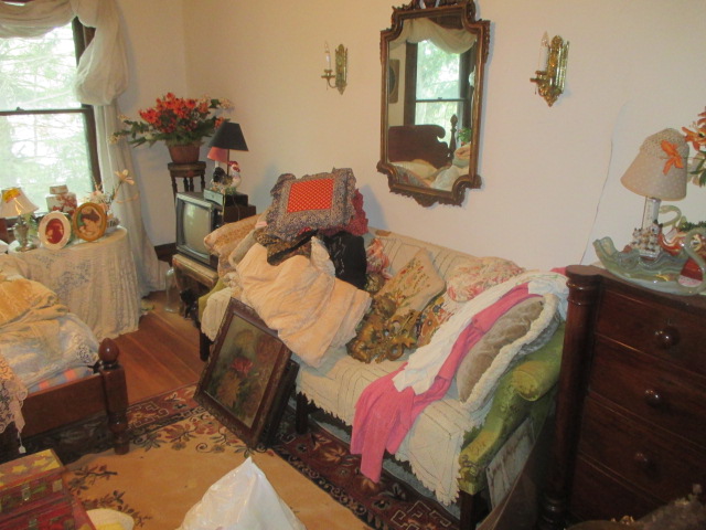 Large Antiques Living Estate Auction, Bristol TN - IMG_1054.JPG