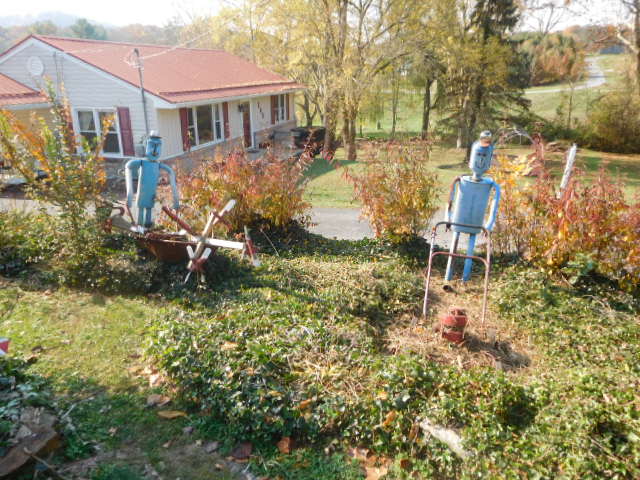 Yard Art, Stones, Carving,Vessels, Whirligigs, Folk Art from the Estate Of Mark King - DSCN1294.JPG