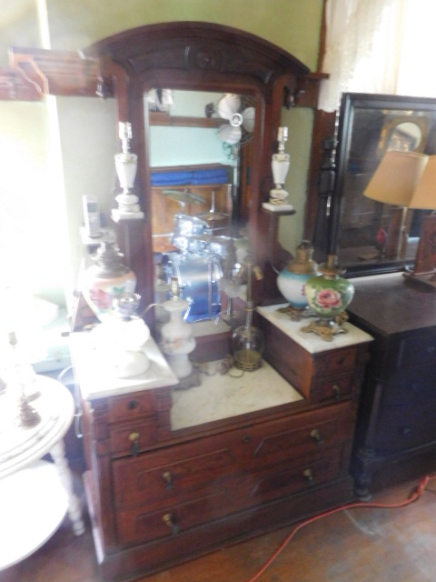 Massive Sunday  Antiques Estates Auction to benefit the Vineyard Fellowship Johnson City Tennessee - DSCN3340.JPG