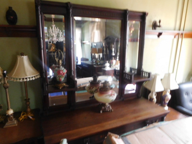 Massive Sunday  Antiques Estates Auction to benefit the Vineyard Fellowship Johnson City Tennessee - DSCN3341.JPG