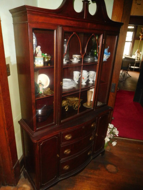 Massive Sunday  Antiques Estates Auction to benefit the Vineyard Fellowship Johnson City Tennessee - DSCN3361.JPG